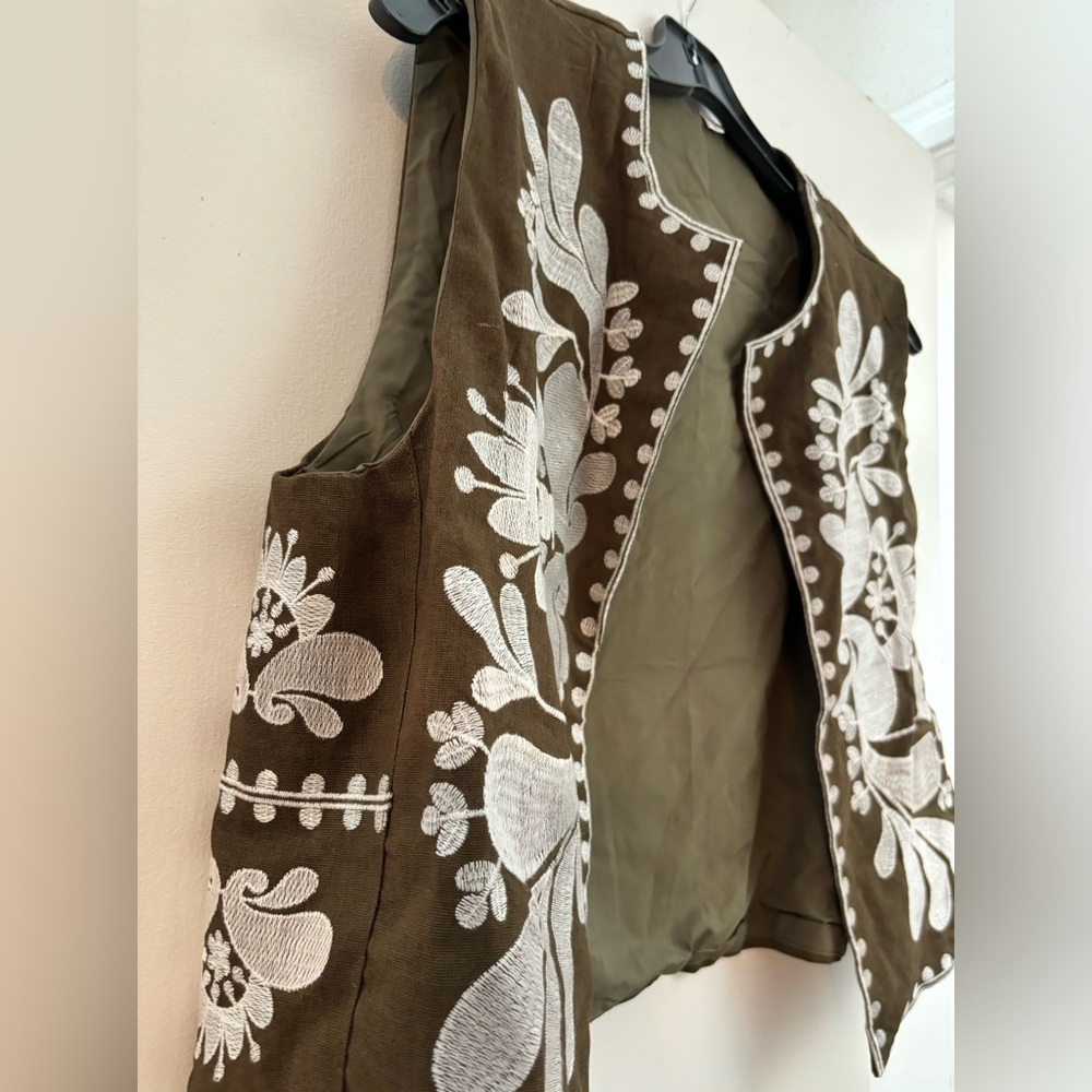New Embroidered Vest Boho Open Front cropped Vest top Sleeveless Floral Cardigan - Picture 9 of 10